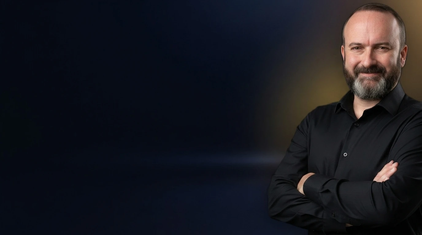 Cédric Anger · pose bras croisés